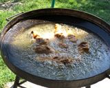 Foto del paso 2 de la receta: Pollo frito con papas al Disco 😋
