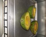Foto langkah ke 4 dari resep Alpukat Telur Diet.