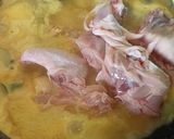 Foto langkah ke 3 dari resep Ayam Goreng Kremes.