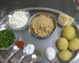 A picture of step 1 of Crispy potato paneer cheesy lollipop.