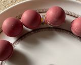 A picture of step 3 of Pink tea chocolate bombs.