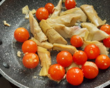 Foto del paso 4 de la receta: Guarnición de tomates cherry y alcachofas salteados a la soja