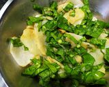 Foto del paso 3 de la receta: Tortilla de papa, nabo y acelga
