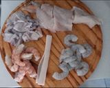 Foto del paso 1 de la receta: Mariscada y filet al ajillo, con repollitos de Bruselas al horno