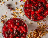 Foto del paso 2 de la receta: Vasitos exprés de yogur, granola y frutos rojos