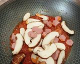 Gambar langkah 2 resipi 👩‍🍳Mee Goreng Cendawan Sosej.