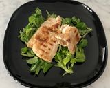 Foto del passaggio 2 della ricetta Petto di pollo alla piastra su letto di valeriana🥗