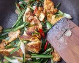 รูปขั้นตอนการทำที่ 3 ของ ต้นหอมผัดไข่