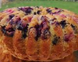 Foto del passaggio 3 della ricetta Ciambellone ai frutti rossi