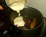 A picture of step 10 of Malai kofta with white gravy curry.