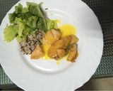 Foto del paso 7 de la receta: Salmón a la naranja con arroz de grano largo y ensalada