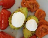 A picture of step 6 of Garlic Avocado,sweet pepper, &Tomato Lunch with Eggs.