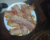 Foto del paso 2 de la receta: Perrito de salchicha fresca envuelta con papas fritas