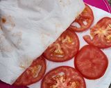Foto del paso 4 de la receta: 🍅🌿🧀 Sándwich de miga caprese - Tomate, pesto de albahaca y queso 🧀🌿🍅