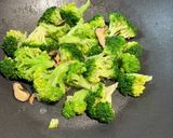 炒花椰菜的食譜步驟3照片