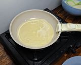 Foto langkah ke 3 dari resep Dadar Gulung Mawar.
