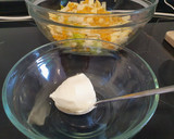 Foto del paso 3 de la receta: Ensalada distinta con sobras de pollo asado y aliño cremoso