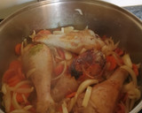 Foto del paso 4 de la receta: Muslos de pavo en salsa con ciruelas y orejones