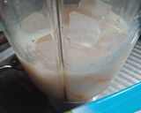 Foto langkah ke 1 dari resep Jus mangga mix susu strawberi.