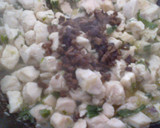 Foto del paso 1 de la receta: Empanadas de Pollo con cebolla de verdeo