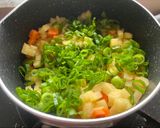 Foto langkah ke 2 dari resep Pastel Sayur ; kentang wortel.