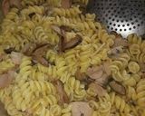 Foto langkah ke 6 dari resep Ala Gordon.R! Pasta Creamy Mushroom & Sausage.