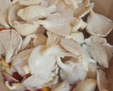 Foto langkah ke 4 dari resep Tumis Jamur Tiram.