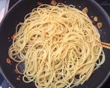 A picture of step 5 of Pepetama (Egg and Garlic Pasta).