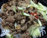 Hình bước làm 3 của món Bún thịt bò xào củ hành🍝🥩
