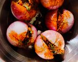 ભરેલી ડુંગળી નું સાક(bhreli dungri nu saak recipe in Gujarati) રેસીપી સ્ટેપ2ફોટો