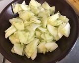 Une image de l'étape 5 de Salade de concombre, radis, tomates à la menthe et feta.