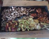 Foto del paso 6 de la receta: Cerdo a la chapa (planchetta) con vegetales