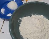 Foto langkah ke 2 dari resep Donat bedak simple.