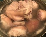 Hình bước làm 2 của món Măng khô hầm chân giò