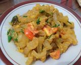 Foto langkah ke 5 dari resep Tumis kikil bumbu kuning.