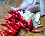 Gambar langkah 1 resipi Sardin Tumis Sedap dan Mudah.