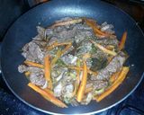 Foto del paso 5 de la receta: Lomito salteado con verduras