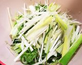 A picture of step 2 of Negi Shabu Hot Pot (Scallion Shabu-Shabu).