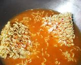 Foto langkah ke 2 dari resep Seblak Mie Macaroni.