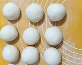 Foto langkah ke 6 dari resep Bakpao Custard Tanpa Mixer.