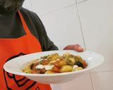 Foto del paso 7 de la receta: Gnocchis picante al pesto con cherrys, olivas negras y mozzarella