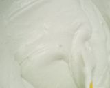 Foto langkah ke 3 dari resep Bolu pandan kukus 2 telur.