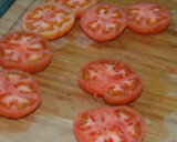 Foto del paso 2 de la receta: Tostas de tomate confitado y pollo