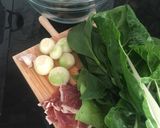 Foto del paso 1 de la receta Acelgas y espinacas salteadas con setas y jamón ibérico