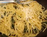 Foto del passaggio 6 della ricetta Spaghetti alle biete acciughe e sesamo tostato