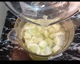 A picture of step 3 of Cucumber Drink.