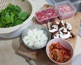 รูปขั้นตอนการทำที่ 1 ของ กะเพราหมูสับ-เนื้อสับเห็ดหอมสด เมนูโลว์คาร์บง่ายๆ