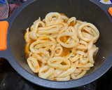Foto del paso 4 de la receta: Calamares con garbanzos