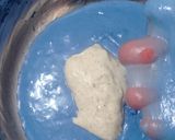 Foto langkah ke 5 dari resep Blue Spirulina Angkak Sourdough Bread.