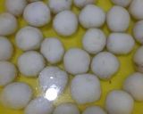 Hình bước làm 4 của món Chè bột lọc bọc heo quay